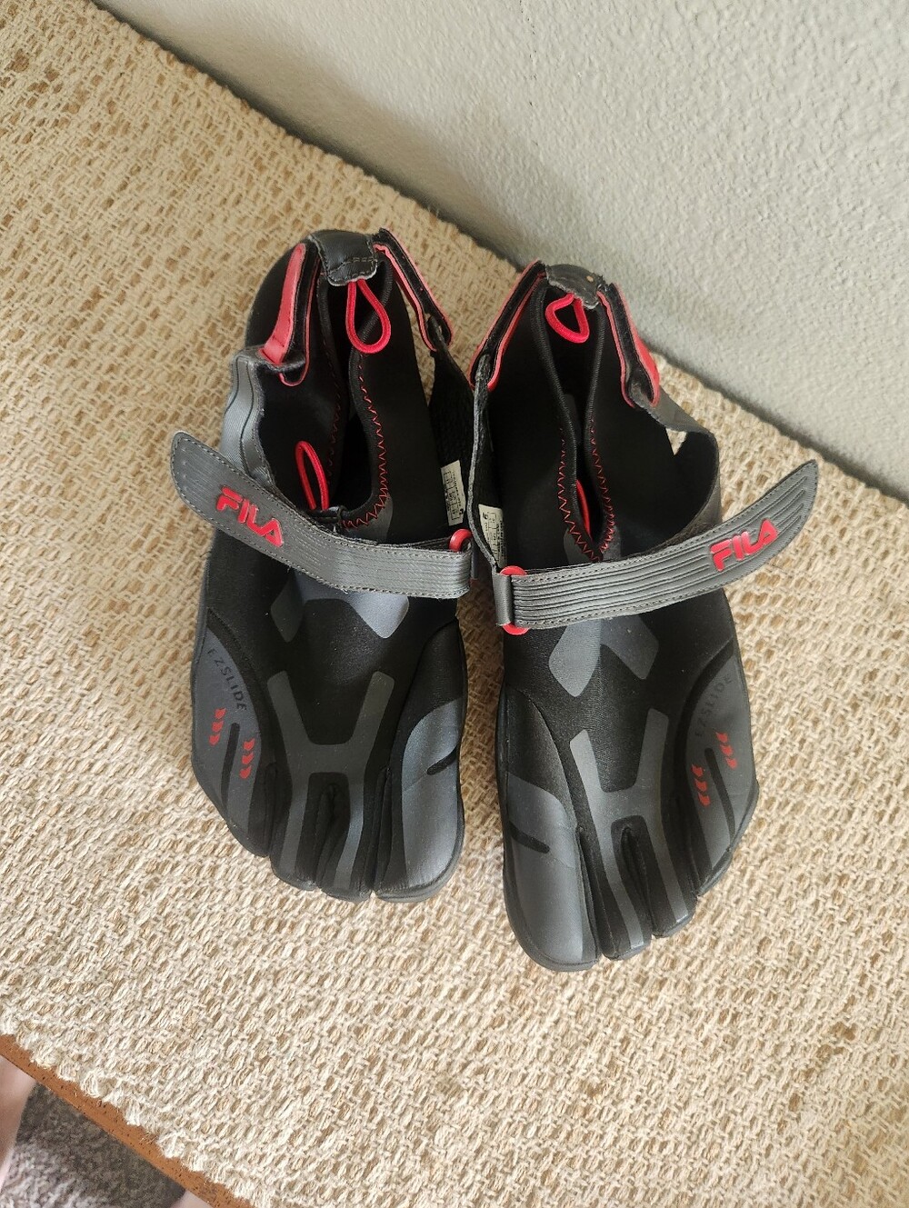 Fila Black and Red Toe-Sock Water Shoes Skele-toes Ez Slide Barefoot Men 11